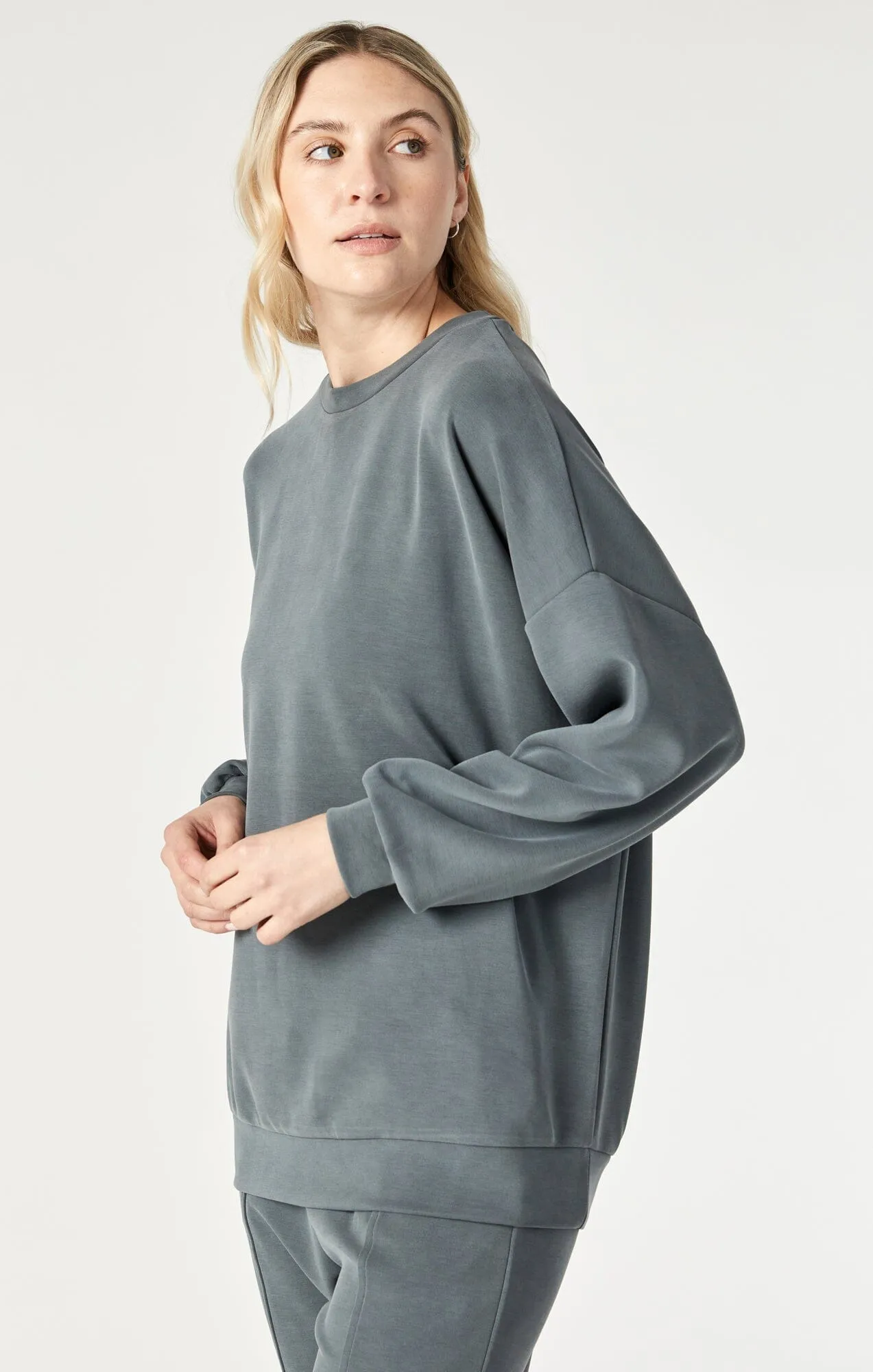 LUXE TOUCH OVERSIZED SWEATSHIRT IN URBAN CHIC