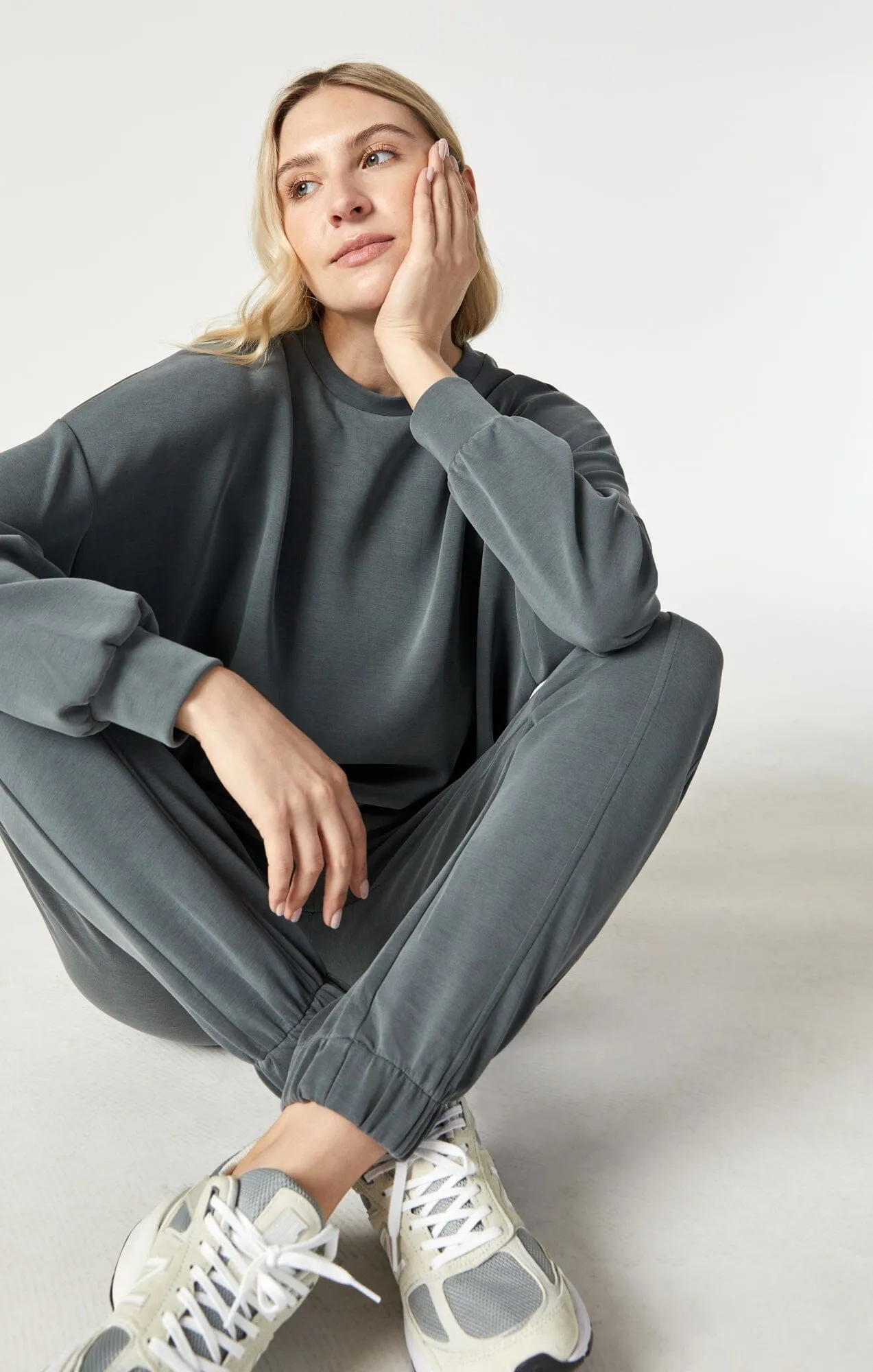 LUXE TOUCH OVERSIZED SWEATSHIRT IN URBAN CHIC